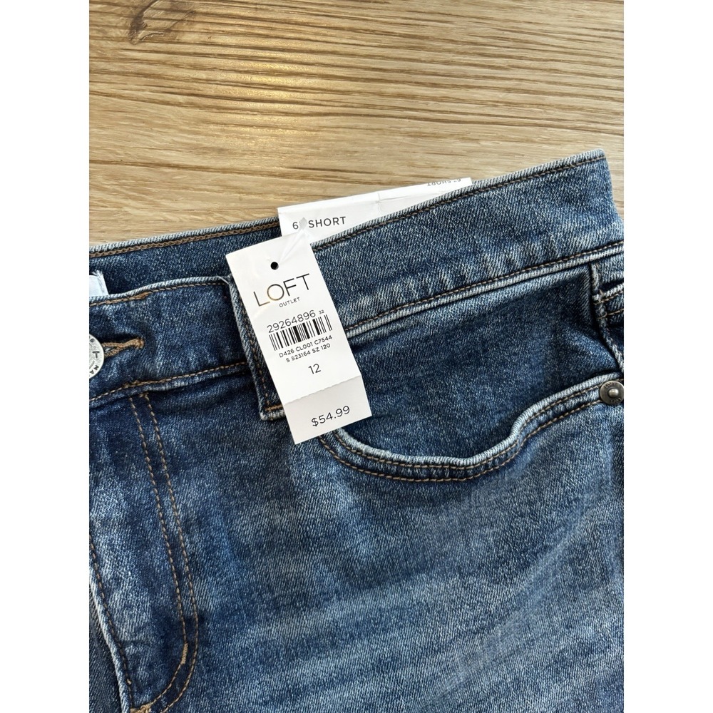 NWT LOFT Outlet High Rise 6 Inch Short Denim Frayed Hem Women's Size 12 - Picture 3 of 8